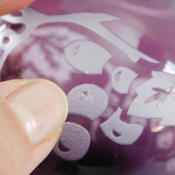 HAND BLOWN ART GLASS ORNAMENT PURPLE ETCHED GRAPES LEAVES Vintage Gift EUC - Picture 7 of 10